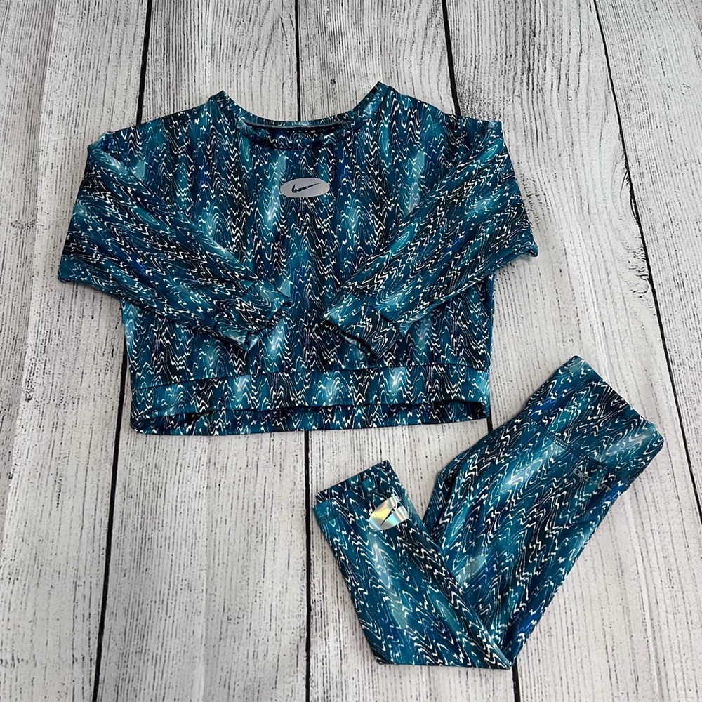 Nike Icon Clash Crew Sweatshirt/Leggings Two Piece Set Size S (4-5yrs)
